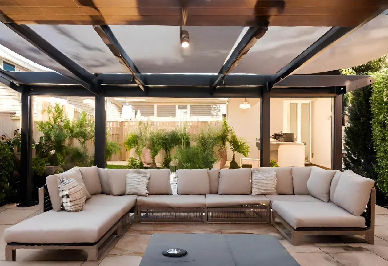 Extending Outdoor Living: Screened Enclosures Year-Round